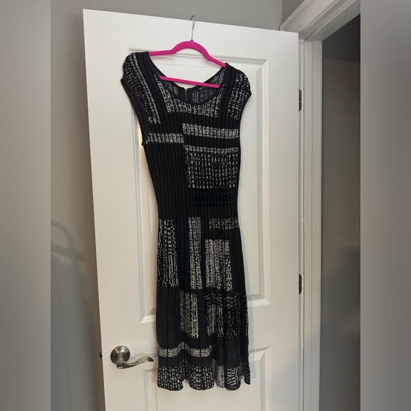 NIC+ZOE Traveling Twirl Dress in Black/Blue/White Print Size Medium - Picture 2 of 7